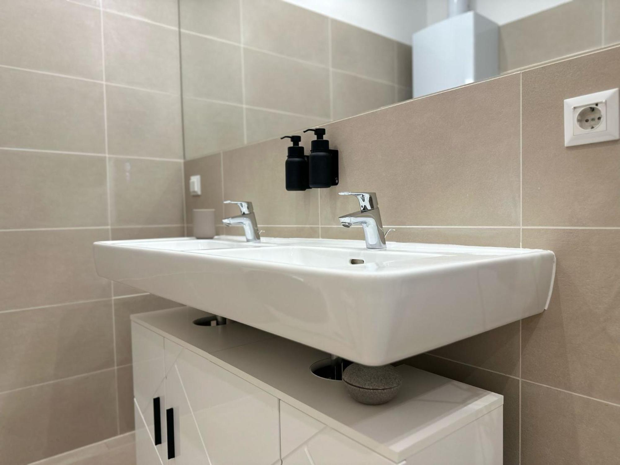 Designer Apartment Near Main Station ウィーン エクステリア 写真
